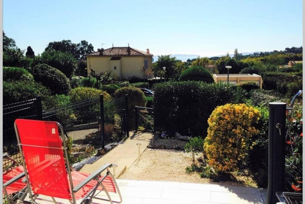 Au Petit Bonheur Vue Mer, Parking, 400M Plage Le Lavandou Exterior foto
