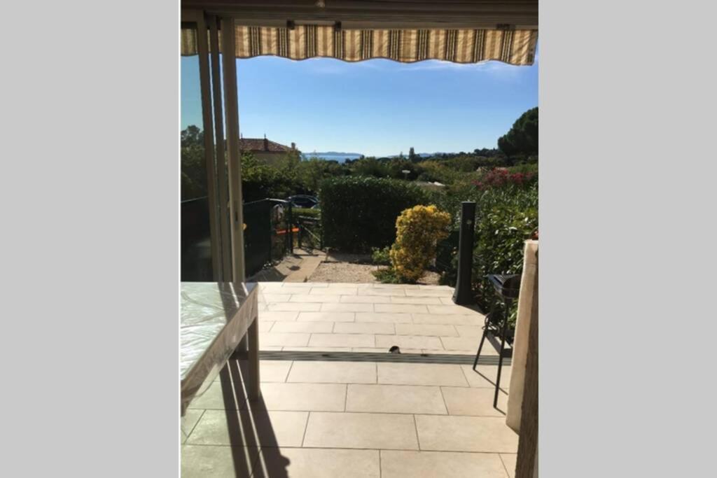 Au Petit Bonheur Vue Mer, Parking, 400M Plage Le Lavandou Exterior foto