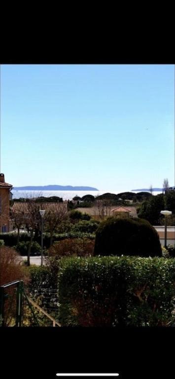 Au Petit Bonheur Vue Mer, Parking, 400M Plage Le Lavandou Exterior foto